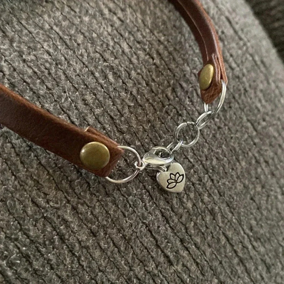 Inspirational Bracelet  Engraved Leather NEW - Picture 2 of 3